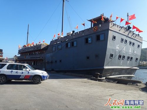 中國首艘大型豪華仿古游船近期三亞試航(圖)