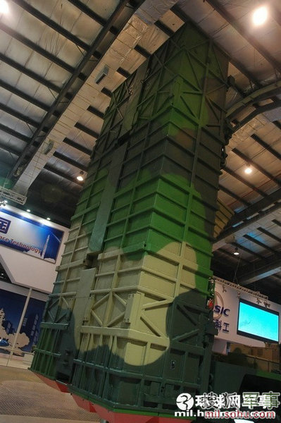 資料圖：SY400發(fā)射車后視。