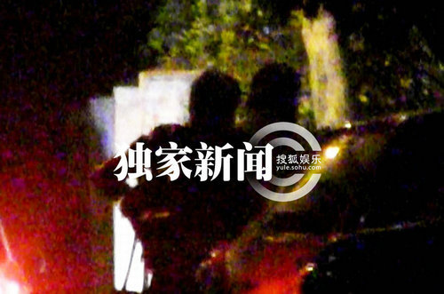 波神彭丹現(xiàn)身夜店狂歡 與神秘男士駕車同回香閨
