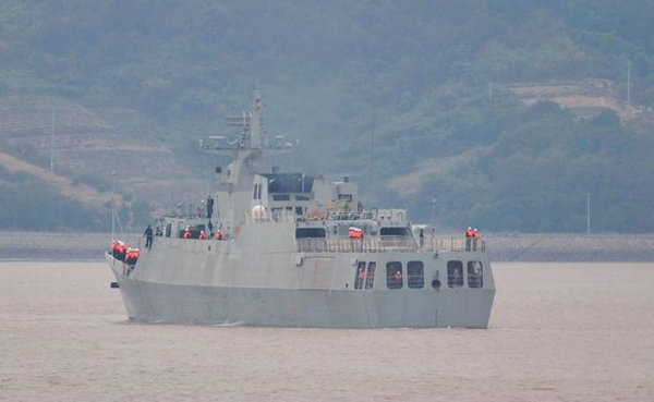原文配圖：國(guó)產(chǎn)新型護(hù)衛(wèi)艦正在海上進(jìn)行航行測(cè)試。
