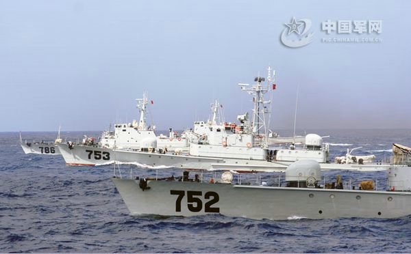 資料圖：南海艦隊(duì)導(dǎo)彈護(hù)衛(wèi)艦部隊(duì)聯(lián)訓(xùn)。