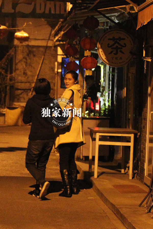 徐崢“出軌”白衣女是陶虹學(xué)妹 王熙然暴怒否認是小三三