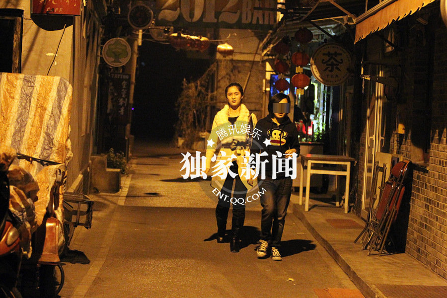徐崢“出軌”白衣女是陶虹學妹 王熙然暴怒否認是小三三