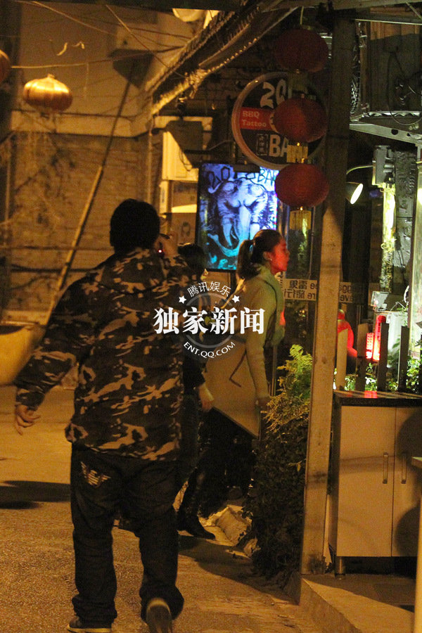 徐崢“出軌”白衣女是陶虹學(xué)妹 王熙然暴怒否認(rèn)是小三三