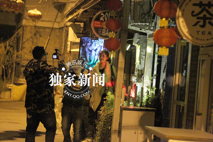 徐崢“出軌”白衣女是陶虹學(xué)妹 王熙然暴怒否認(rèn)是小三三