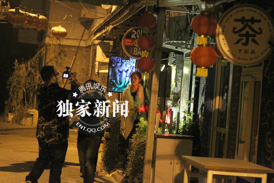 徐崢“出軌”白衣女是陶虹學妹 王熙然暴怒否認是小三三
