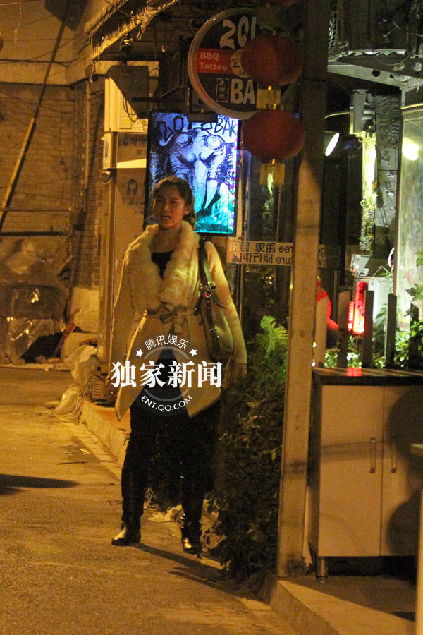 徐崢“出軌”白衣女是陶虹學(xué)妹 王熙然暴怒否認(rèn)是小三三