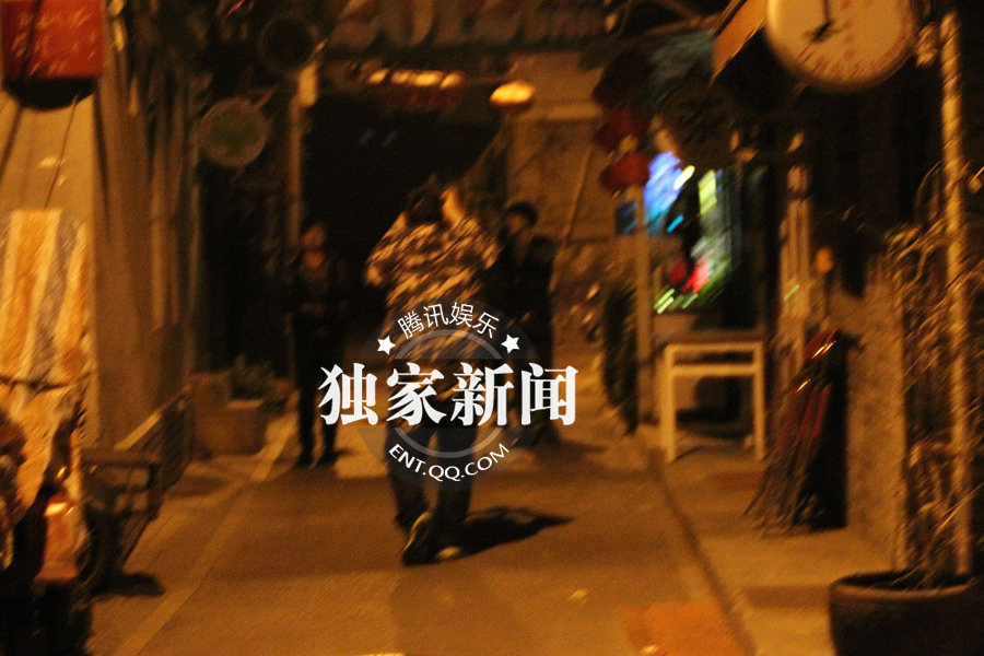 徐崢“出軌”白衣女是陶虹學(xué)妹 王熙然暴怒否認(rèn)是小三三