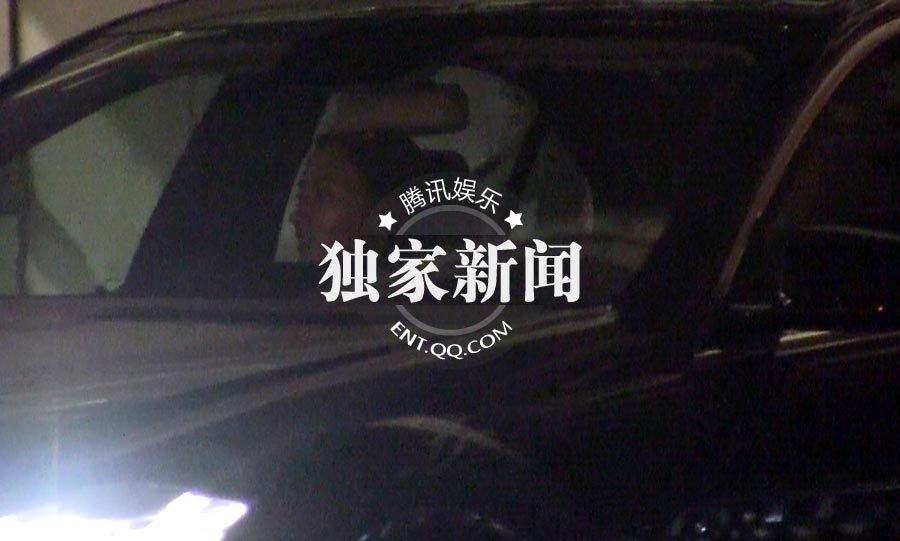 任重回京女友曝光似張儷百萬(wàn)豪車(chē)接機(jī) 直奔父母家已然成“熟人”