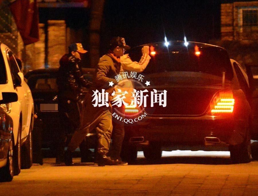 任重回京女友曝光似張儷百萬(wàn)豪車接機(jī) 直奔父母家已然成“熟人”