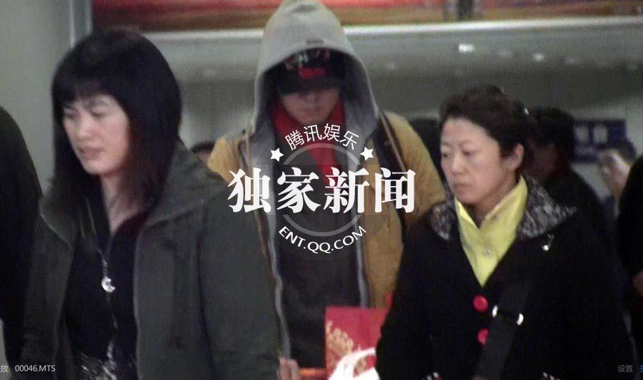 任重回京女友曝光似張儷百萬豪車接機(jī) 直奔父母家已然成“熟人”