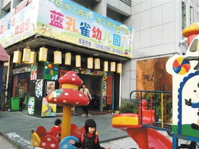 溫嶺新河鎮(zhèn)橫塘頭村東南角有一座舊二層瓦房，左邊一間為顏艷紅家。
