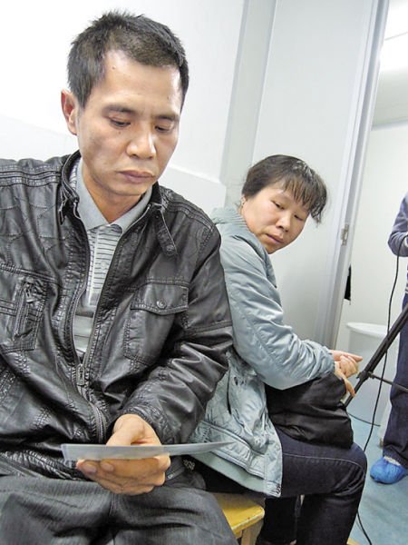 看著女兒的照片，吳文瑞夫婦悲從中來。