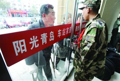 青島310名好男兒赴藏當(dāng)兵 火車(chē)站唱軍歌啟程