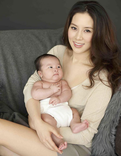 44歲邱淑貞懷男胎旺夫 身價(jià)25億成最有錢人妻