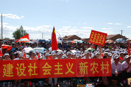 在農(nóng)村看場(chǎng)娛樂(lè)節(jié)目真不容易呀