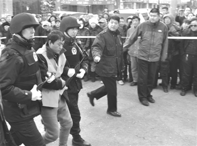 震驚哈爾濱市的兩起樓道殺害女性案犯罪嫌疑人楊炳彥落網(wǎng)了。