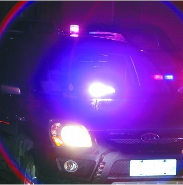 私家車(chē)裝警笛搖身變警車(chē) 招搖過(guò)市