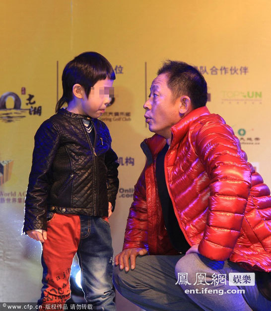 王志文酒駕后與名模嬌妻攜4歲兒子公開(kāi)亮相