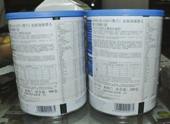 奧蘭奶粉同一罐兩種標(biāo)重 商家稱標(biāo)簽貼錯(cuò)了