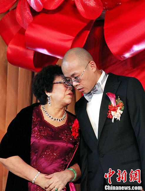 中國(guó)首善為二兒辦奢華婚禮 席開95桌