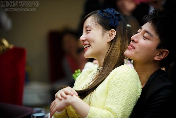 李小璐一家三口合影 女兒露真容