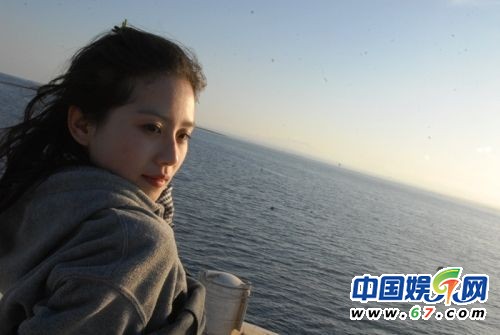 劉詩(shī)詩(shī)海量素顏街拍 網(wǎng)友大贊天生麗質(zhì)