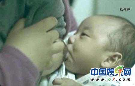 盤點(diǎn)當(dāng)眾哺乳秀母愛(ài)的女星