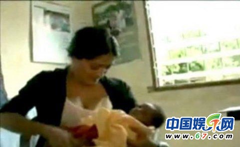 盤點當眾哺乳秀母愛的女星
