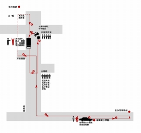 11月29日，香樟路京港澳高速公路橋下，被劫持的小車在逃跑過程中與貨車追 尾，起火后燒得只剩下鐵架。圖/記者陳勇
