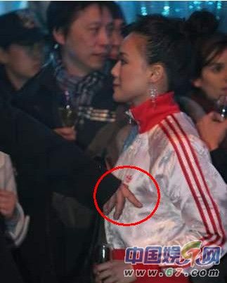 女星的尷尬 被揩油有苦說(shuō)不出