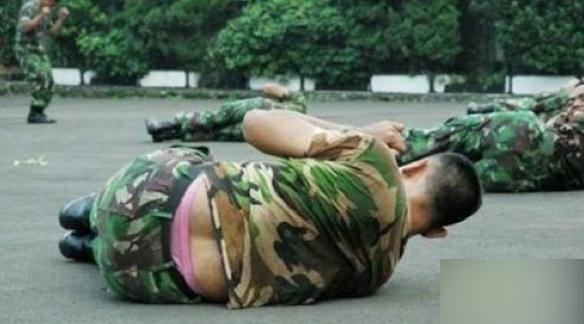 其實(shí)每個(gè)男人都有一顆悶騷的心