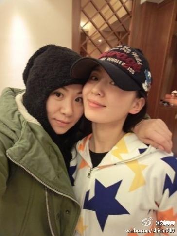 女星被美艷閨蜜搶鏡 真悲催！
