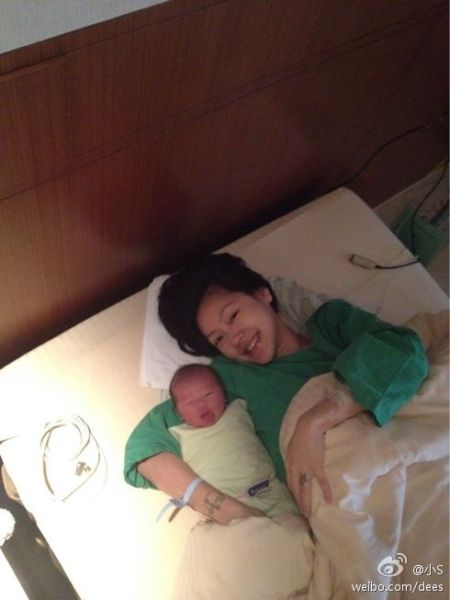 4月5日，小S生下小女兒。