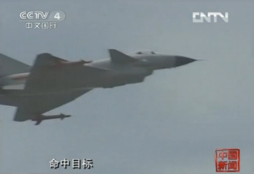 中國首批殲擊機(jī)女飛駕殲10執(zhí)行空地打擊任務(wù)