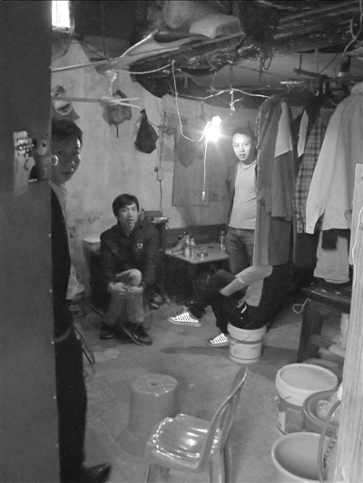 案發(fā)前劉雙云曾借住在朋友鄧元發(fā)的出租屋里。