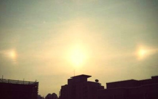 上?，F(xiàn)“3個(gè)太陽(yáng)”奇觀