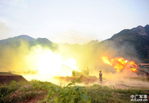 資料圖：成都軍區(qū)某高炮團(tuán)實(shí)施復(fù)雜電磁對抗演練。