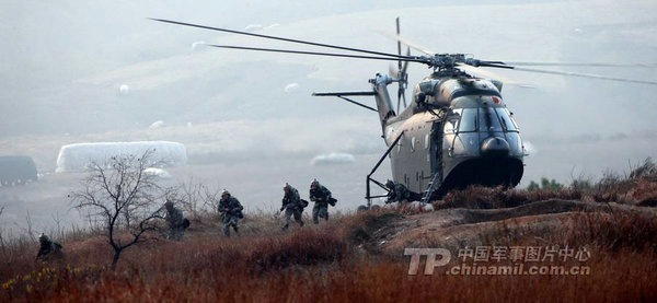 資料圖：南京軍區(qū)機(jī)降部隊(duì)投入戰(zhàn)斗。