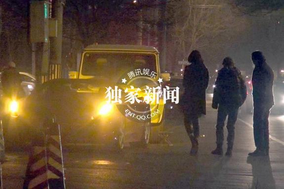 劉亦菲攜“綿羊音”曾軼可會干爹 陳金飛貼身當(dāng)代駕