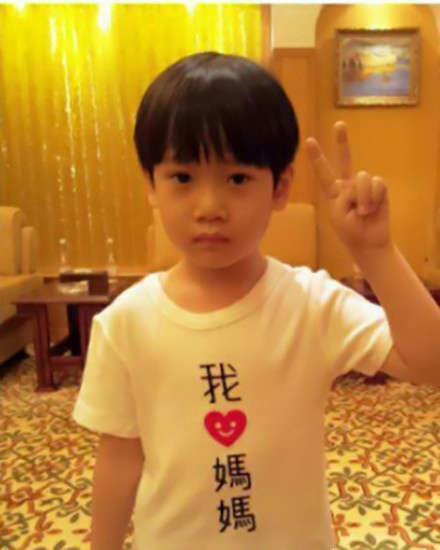 孟庭葦5歲兒子小寶弟近照。