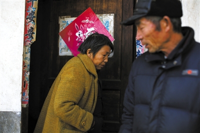 12月18日，閔擁軍父母稱，案發(fā)前兒子是癲癇癥發(fā)作跑出去。