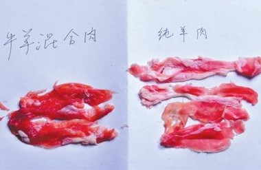 張女士從超市買(mǎi)羊肉片，回家涮鍋時(shí)卻沒(méi)吃出羊肉味兒，質(zhì)疑華潤(rùn)萬(wàn)家超市河畔麗景店出售假羊肉片，存在欺騙行為