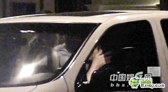 揭秘被成龍大哥強(qiáng)吻過(guò)的明星 男女通吃口味重