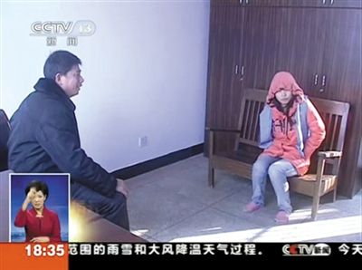 浙江蘭溪，警方訊問“全能神”邪教組織人員。央視視頻截圖