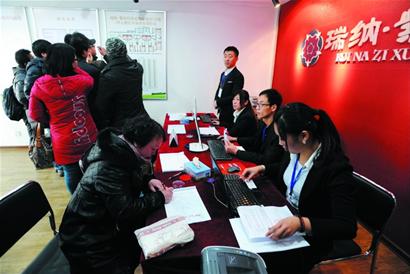 1702戶爭搶88套經(jīng)適房 南北差距大限價(jià)房受冷落
