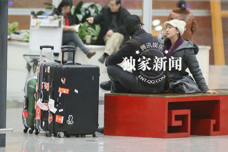 凌瀟肅唐一菲當(dāng)眾親昵 唐一菲忙賣萌撒嬌