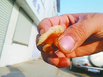 得利斯牛蹄筋咬出半口牛毛 加工過(guò)程存漏洞