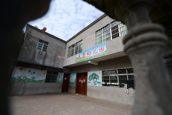 涉事的貴溪市濱江鎮(zhèn)春蕾幼兒園被關(guān)停（2012年12月25日攝）。 攝影：新華社記者 周科
