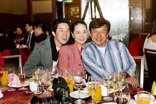 揭成龍愛(ài)妻林鳳嬌傳奇一生：為謀生當(dāng)伴舞女郎(圖)